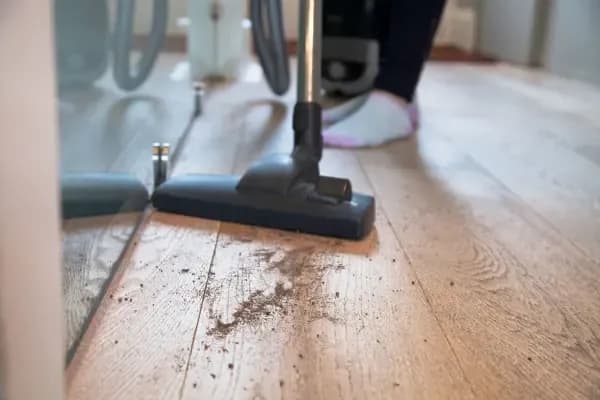 Jak usunąć pył po remoncie z paneli - skuteczne metody i porady