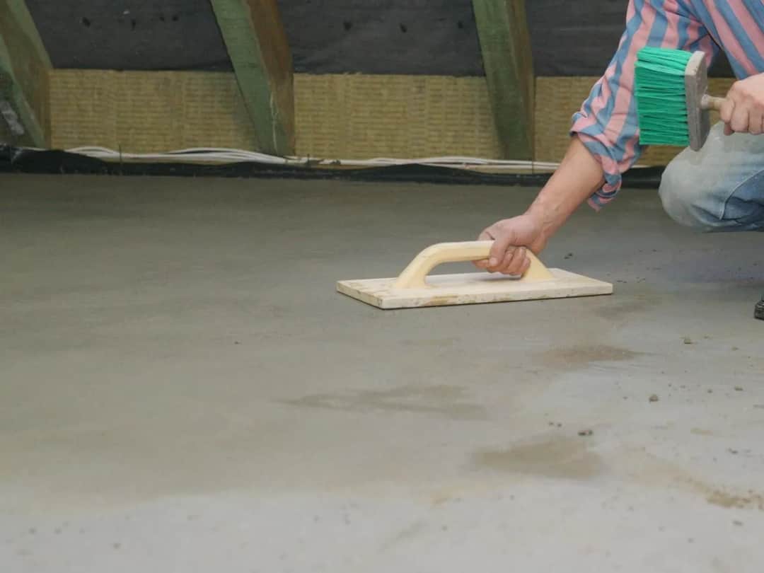 Zacieranie betonu z gruszki po jakim czasie - uniknij błędów w czasie