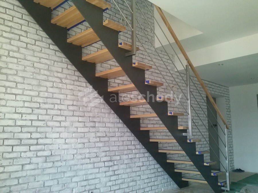 schody-samonośne-na-konstrukcji-metalowej-sc1
