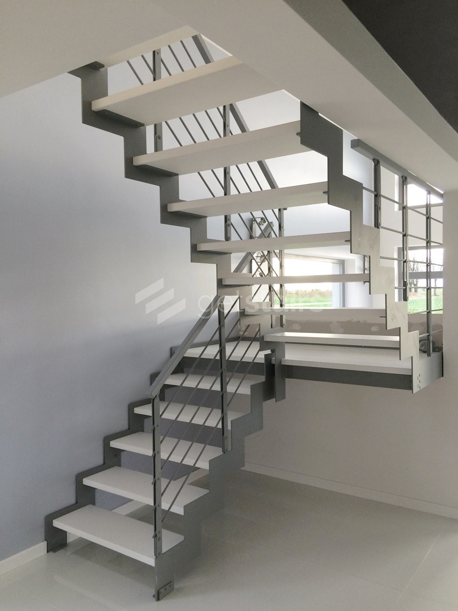 schody-samonośne- dwubiegowe-na-konstrukcji-metalowej-zk1